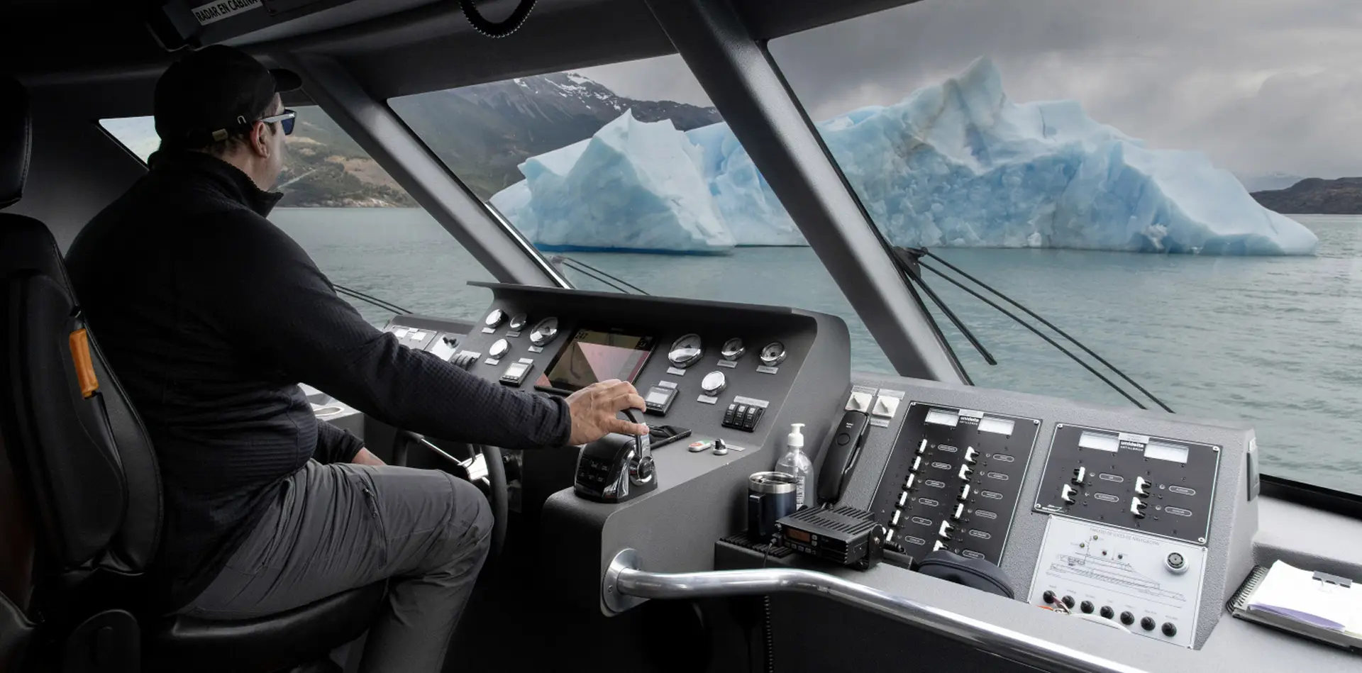 1-20-Navigation-Sail-on-LagoArgentino_EC-008_web